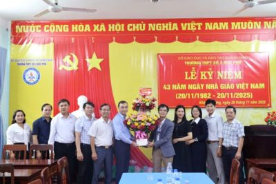 Trường THPT số 2 Đức Phổ đón tiếp lãnh đạo các xã, phường đến thăm nhân ngày Nhà giáo Việt Nam 20/11